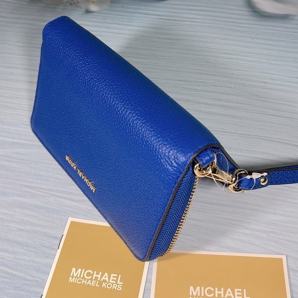 🌸 MICHAEL KORS ELECTRIC BLUE LARGE FLAT MULTIFUNCTION PHONE CASE LEATHER